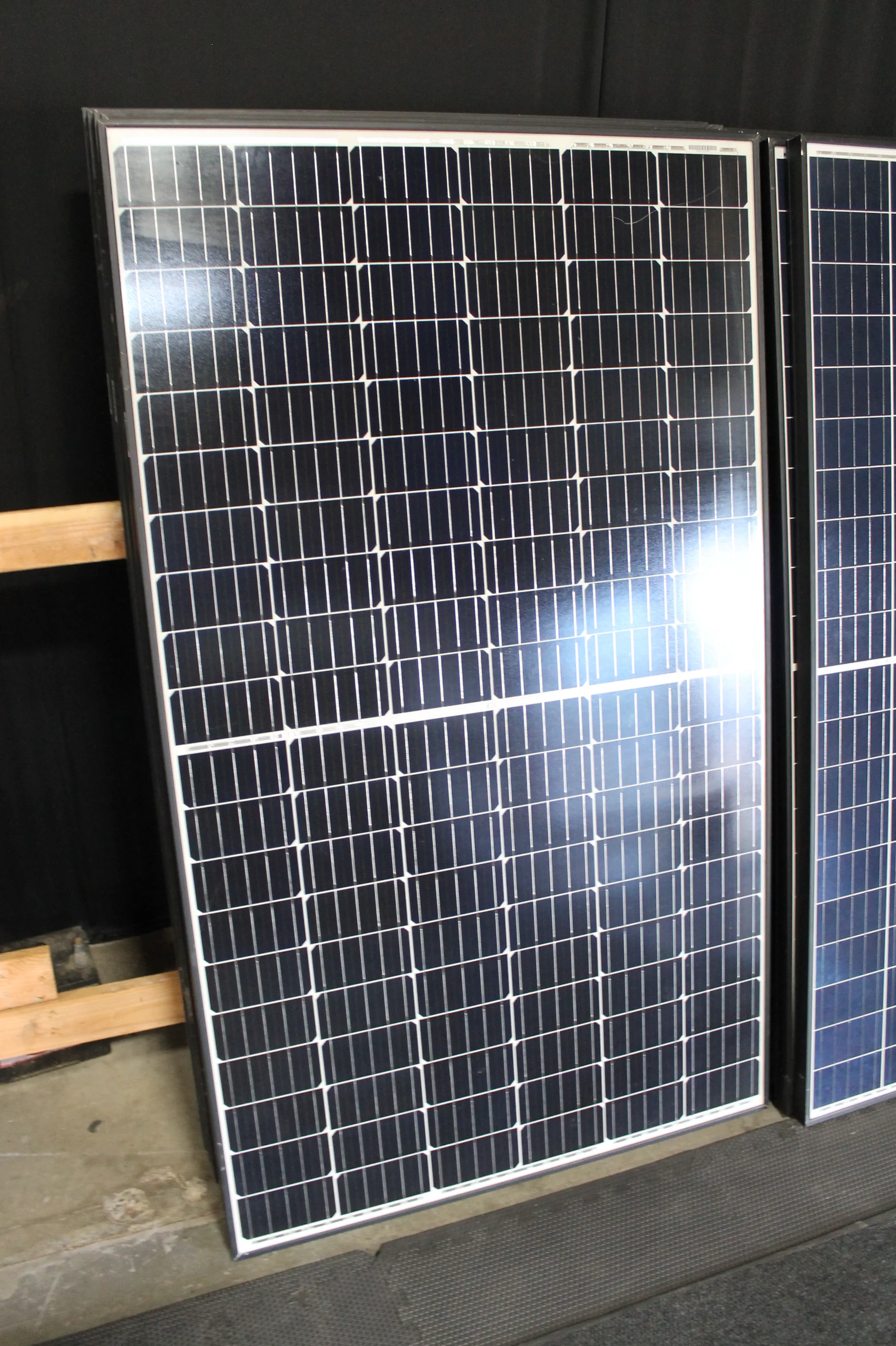 Hyundai 310W solar panel front view