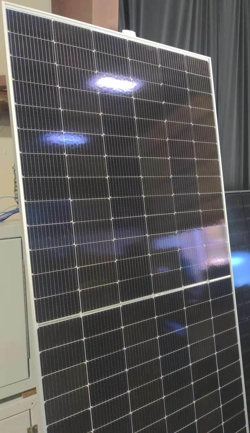 Q CELLS Q.PEAK DUO XL-G11S.3/BFG 590W bifacial split-cell solar panel front view